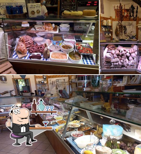 Gli interni di Antica Salumeria Salvini