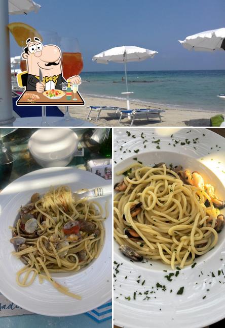 Questa è la immagine che raffigura la cibo e bevanda di lido mediterraneo ristorante