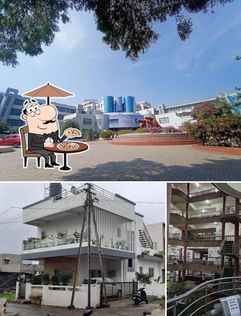 The exterior of Bharti Hospital Canteen