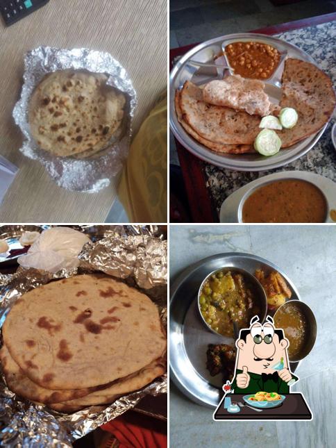 Food at Mohan Vaishnav hotel