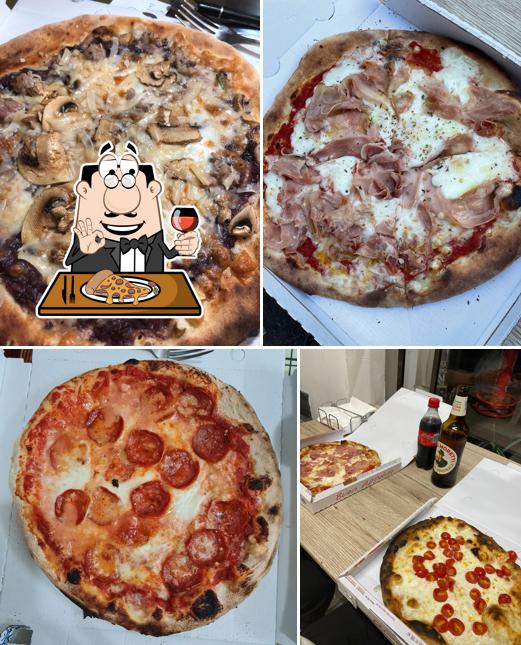 Scegli una pizza a Pizzeria Polleria Zummo