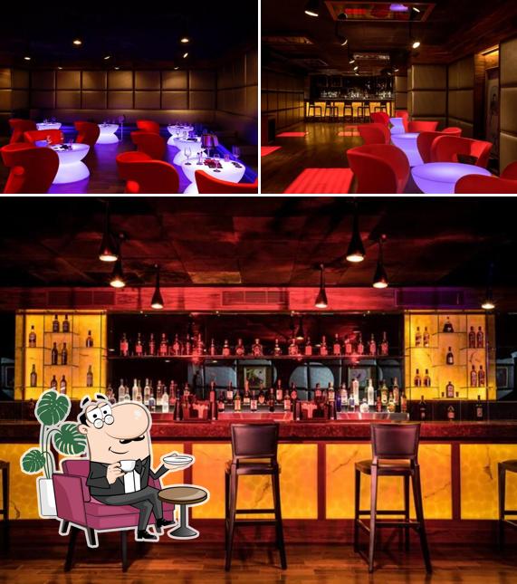 Take a seat at one of the tables at Kitty Su - The Lalit Chandigarh