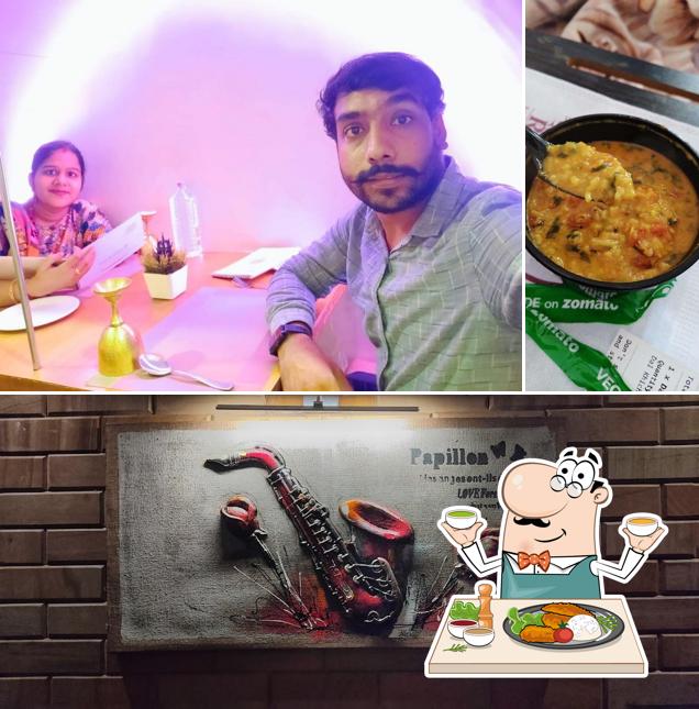 This is the picture depicting food and beverage at Paras Royal: Status Restaurant