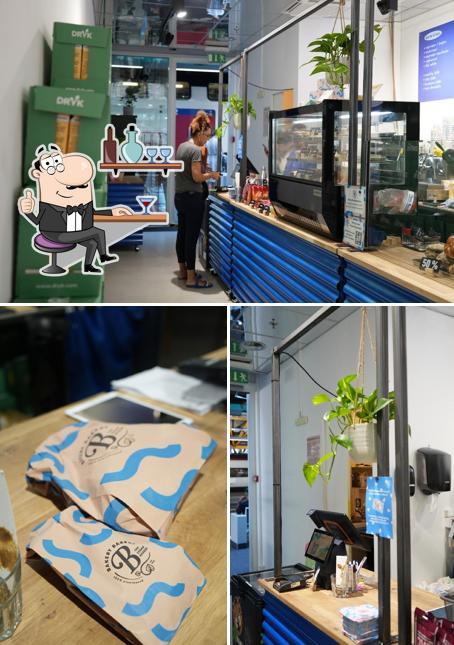 Dai un'occhiata agli interni di Bakery Bakery Dai un'occhiata agli interni di Bakery Bakery