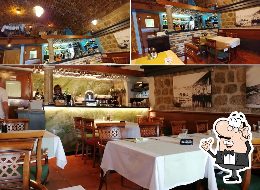 Dai un'occhiata agli interni di Bistro Glorijet