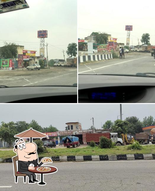Check out how Jaspal Shudh Vaishno Dhaba looks outside