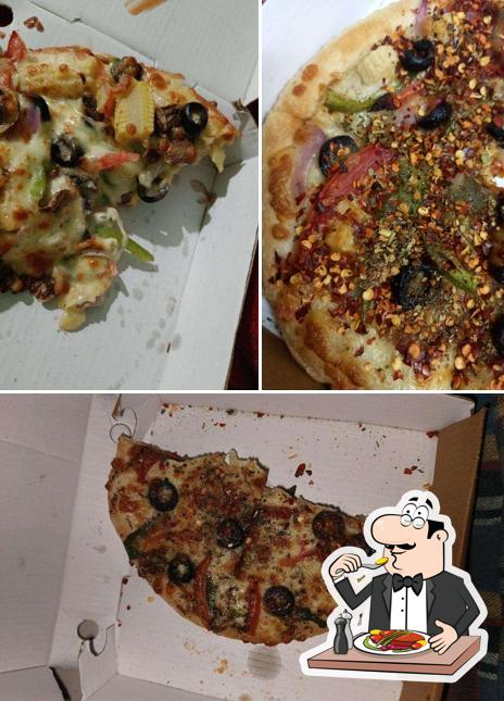 Food at Figaro's Pizza