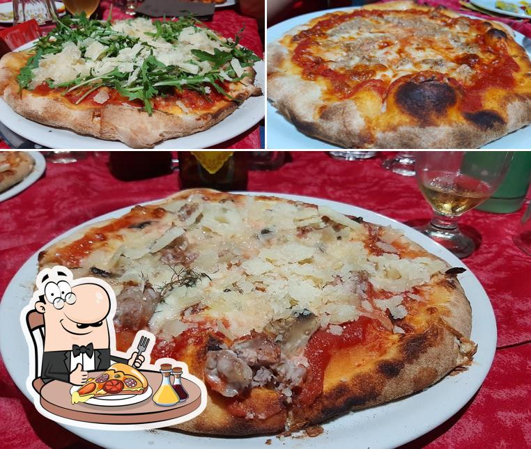 Prenditi una pizza a Ristorante Pizzeria La Pineta