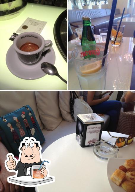 La immagine di bevanda e cibo da Tropicana Cafè