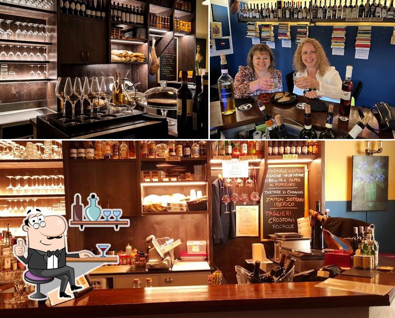 Siediti a un tavolo di Bar Nici
