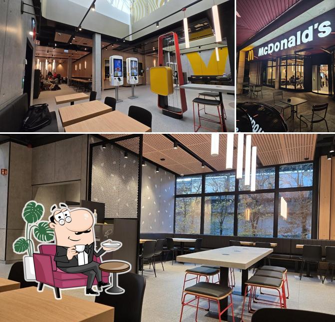 Gli interni di McDonald's Restaurant