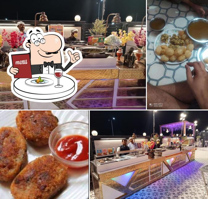 Food at No. 1 VYAS JI PICHKEWALE