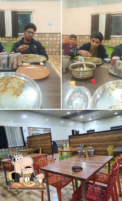 Among different things one can find food and interior at Sonali Mutton Bhakari
