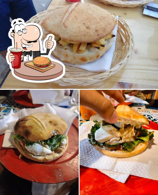Prova un hamburger a Al 123 Pucceria Pizzeria