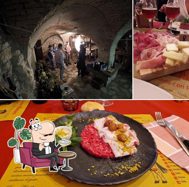 Gli interni di Macelleria Comotti Pietro & Figli con ristoro