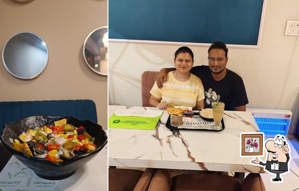 Check out how FOOD ‘O’ TALK looks inside