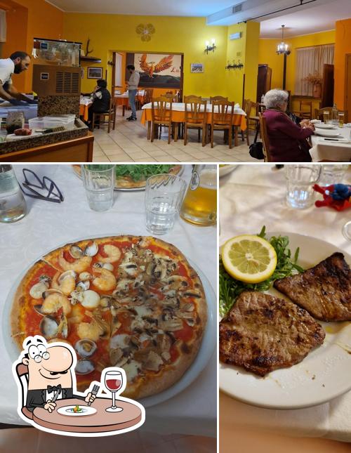 La foto di cibo e interni da La Fenice