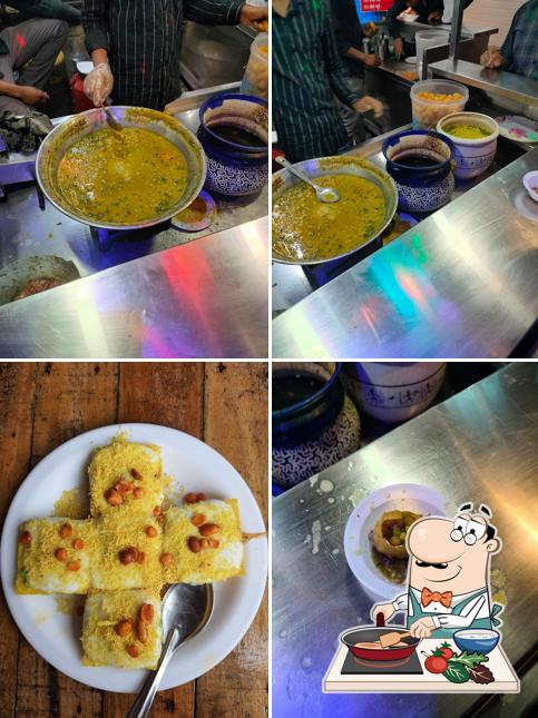 Chicken curry at Shree Datta Bhel