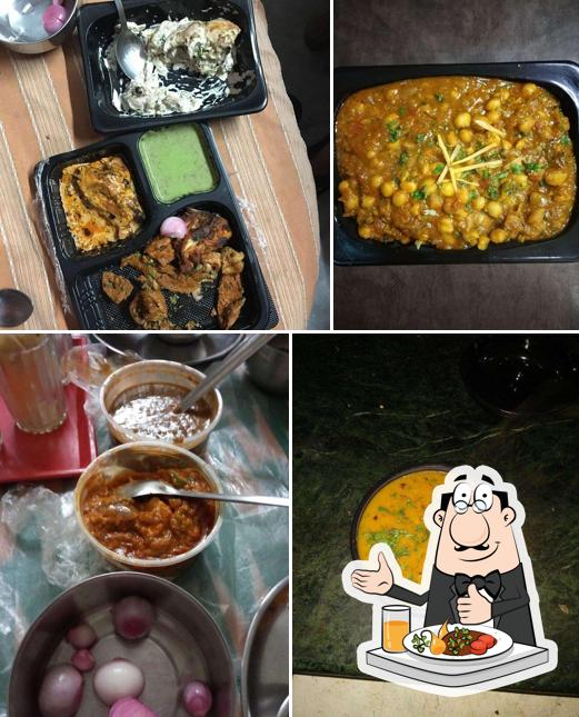 Food at Mitran Da Junction