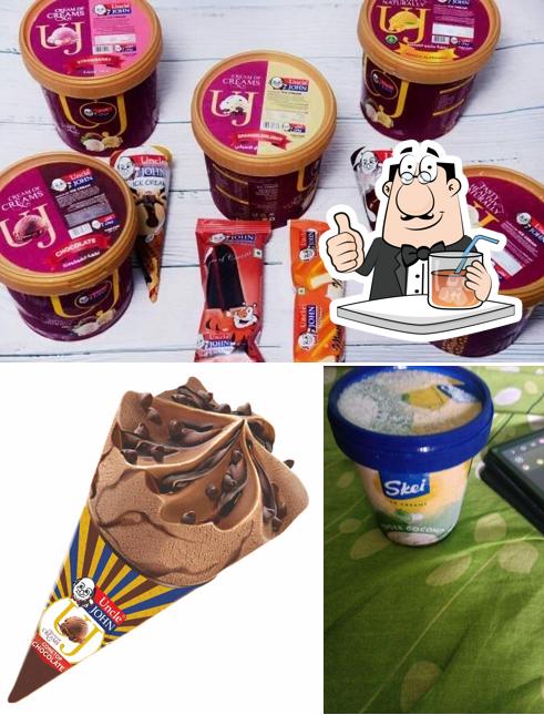 This is the image depicting drink and food at Uncle John