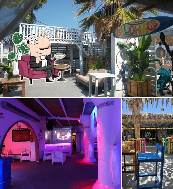 Siediti a un tavolo di Nirvana Soul Beach