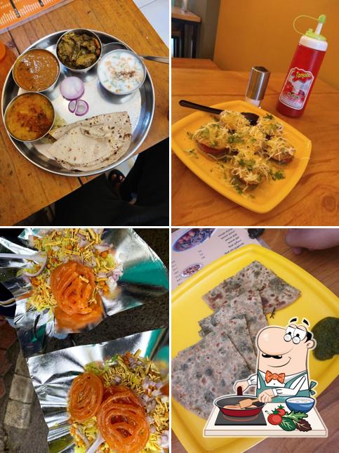 Chicken curry at Khushi Ki Thalii