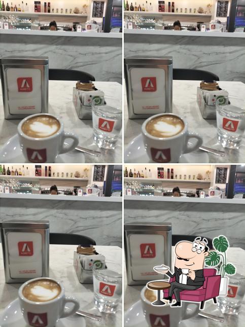 Gli interni di Bar Tabaccheria Macao