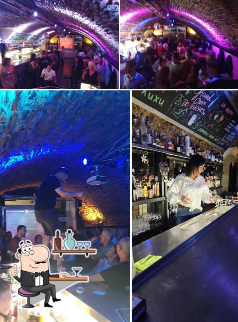 Gli interni di La Fabrick Bar - Bar avec animations karaoké, DJ, concerts, blind tests à Châtel-St-Denis