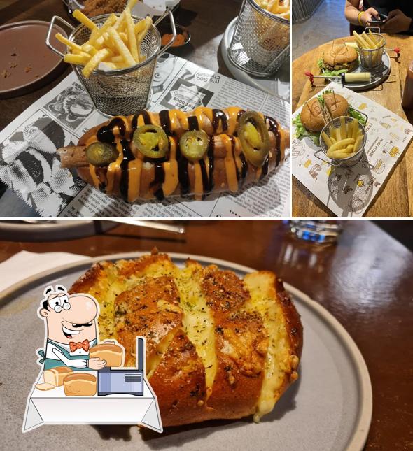 Garlic bread at Burger Bar Ramdaspeth