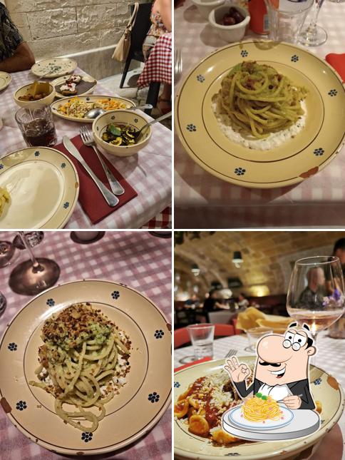 Spaghetti alla carbonara al Attrattoria - cibo e vino