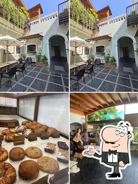 Check out how Bread & Chocolate looks inside