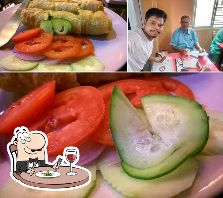 The photo of Peace Restaurant (Pure Vegetarian)’s food and interior