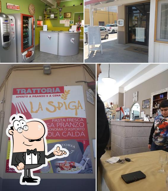 Siediti a un tavolo di Tavola calda La Spiga