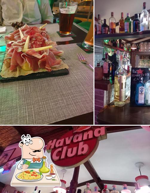 La foto della cibo e bevanda di Mupis