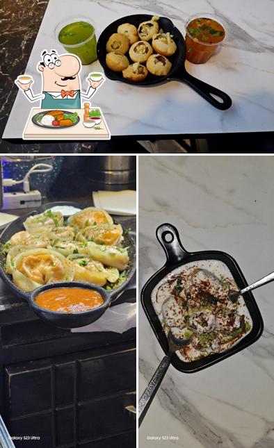 Meals at themoooncafe