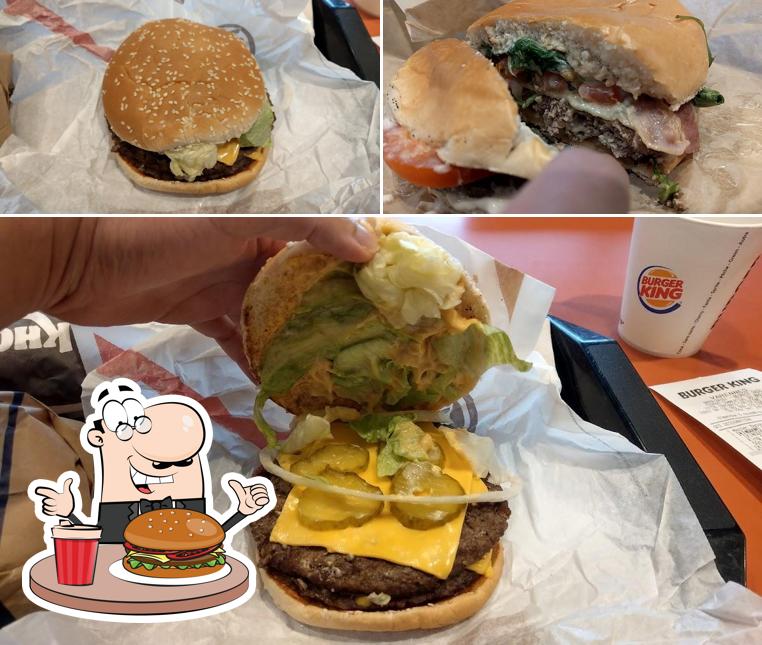 Gustati uno dei tipi di hamburger disponibili a Burger King