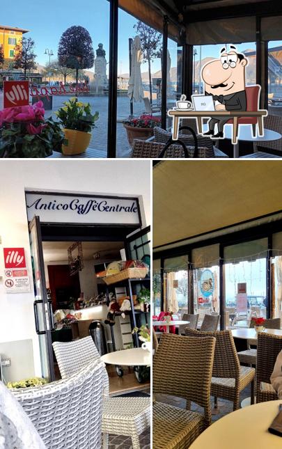 Siediti a un tavolo di Antico Caffè Centrale