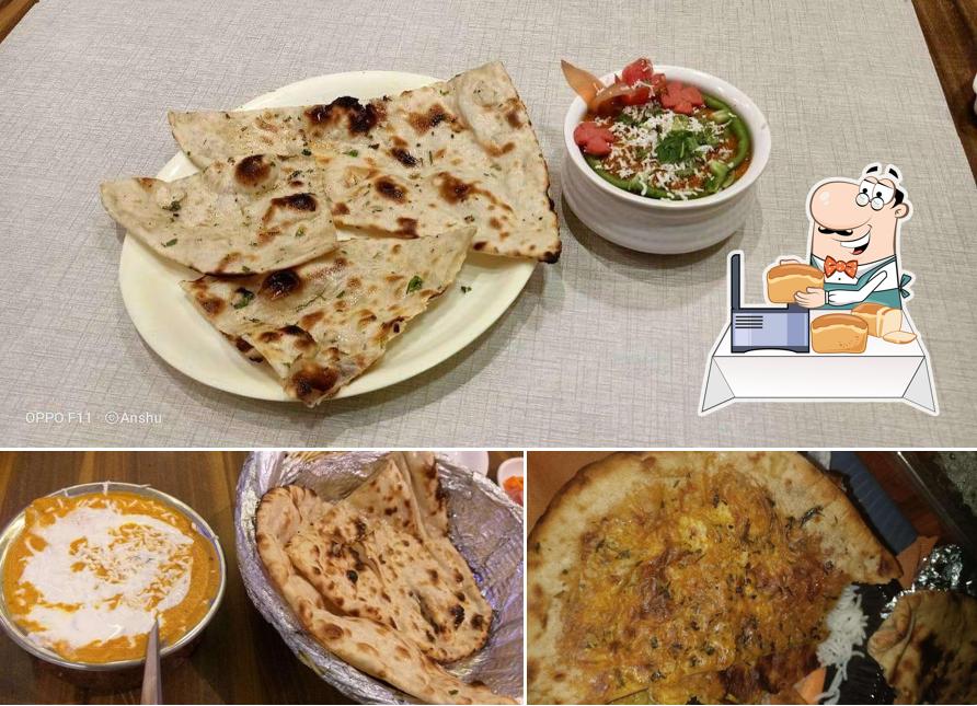 Garlic bread at Khana Khazana