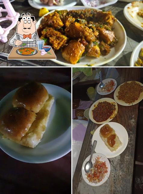 Chicken wings at Yadav Pavbhaji Center