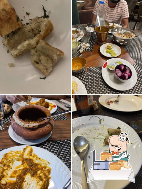 Garlic bread at Moti Mahal Delux