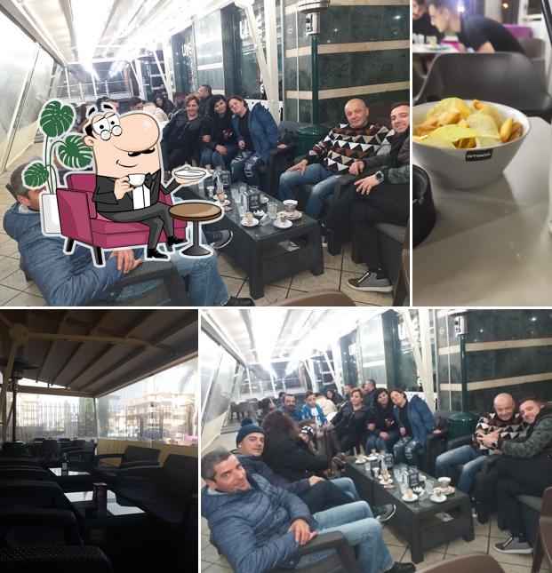 Siediti a un tavolo di Live Caffè
