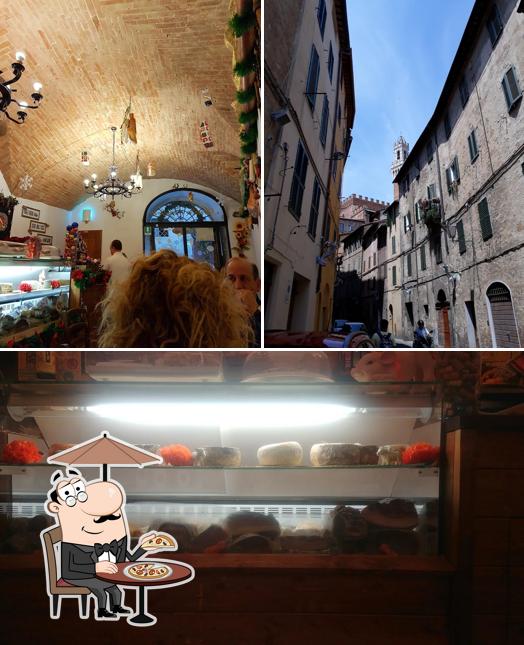 La foto di esterno e cibo da Antico Tagliere