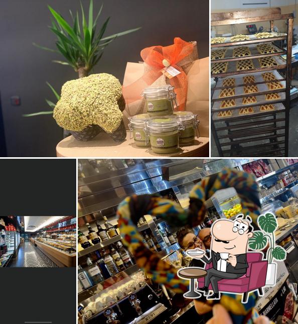Siediti a un tavolo di Deliziosi Pasticci Siediti a un tavolo di Deliziosi Pasticci