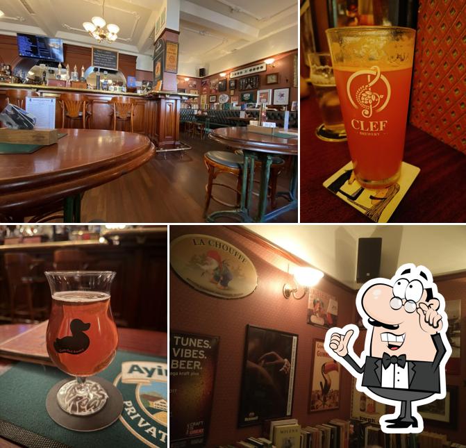 Gli interni di Sir William's pub