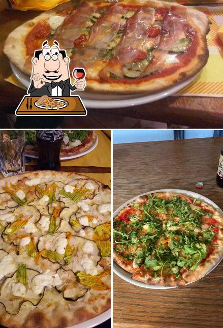 Ordina tra le svariate varianti di pizza