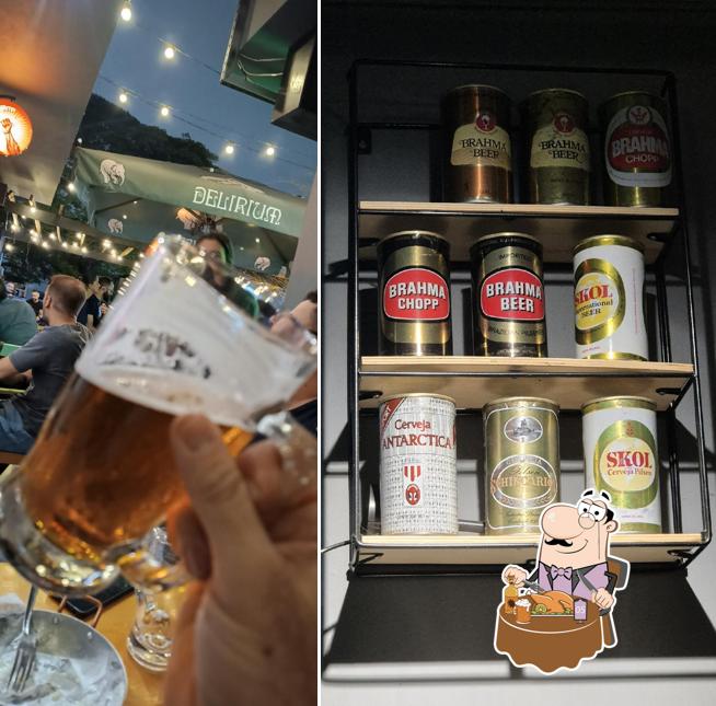 Desfute um copo de cerveja leve ou escura