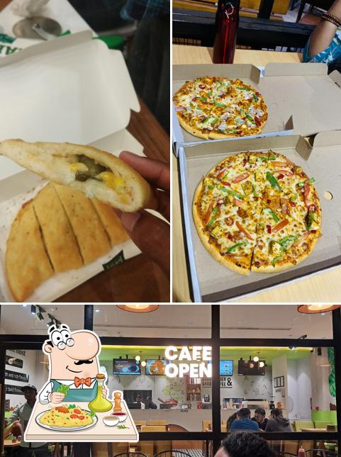 The picture of La Pino'z Pizza Balewadi’s food and interior