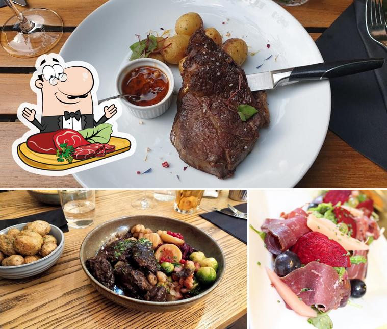 Prova i un pasto a base di carne a L'esquisse