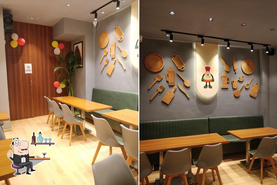 The interior of Taranovas Pizza