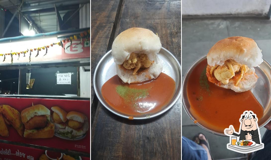 Food at Raju Vadapav